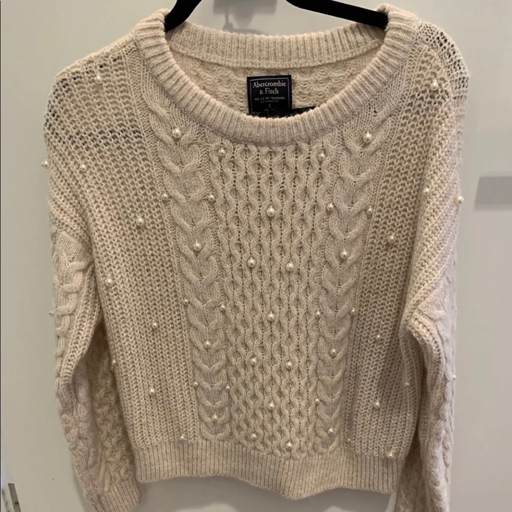 Abercrombie & Fitch pearl sweater